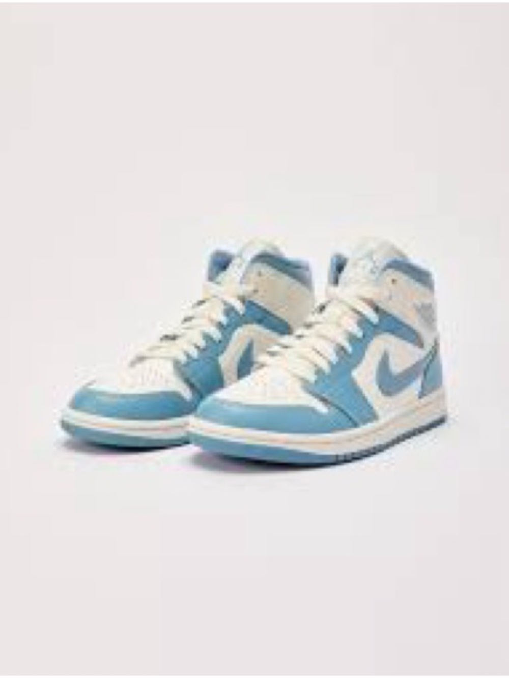 Women’s 8.5 Nike Air Jordan High-Top Sneakers EUC blue white